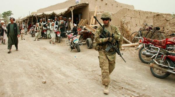 afganistan talibanii avertizeaza sua sa nu amane retragerea trupelor militare