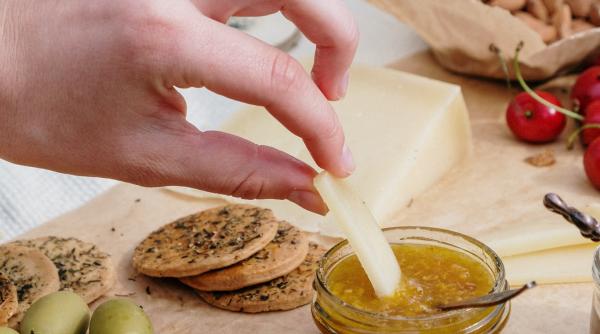 lactate din baragan legenda smantanii care nu pica din borcan