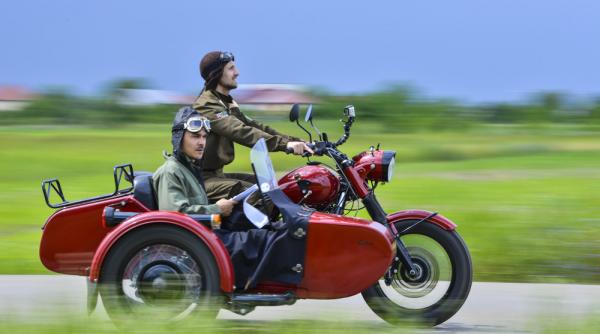 prezentatorii razvan si dani deschid in forta cel de al zecelea sezon x factor