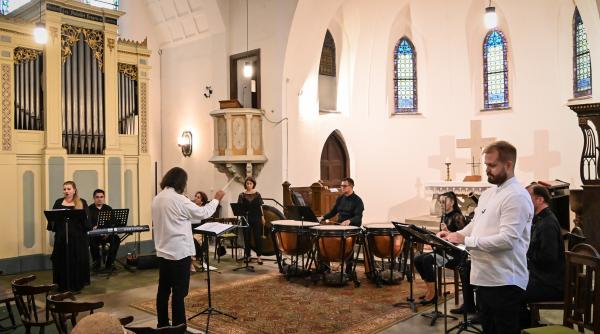 premierele lunii septembrie pe scena digitala calatoriile lui gulliver in regia lui silviu purcarete si mesaje spre univers de wolfram lotz