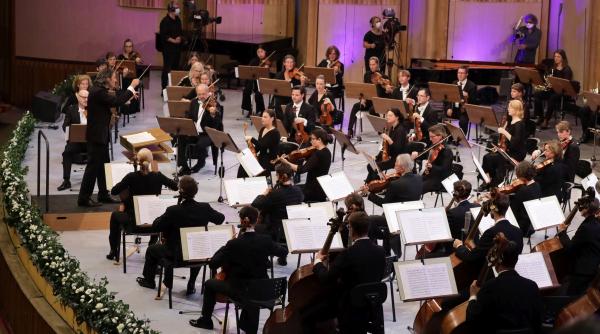 prezentele artistilor din orchestra si corul filarmonicii geore enescu in actuala editie a festivalului international george enescu