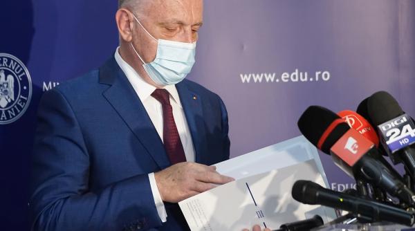 in noua scoli din capitala elevii invata in trei schimburi