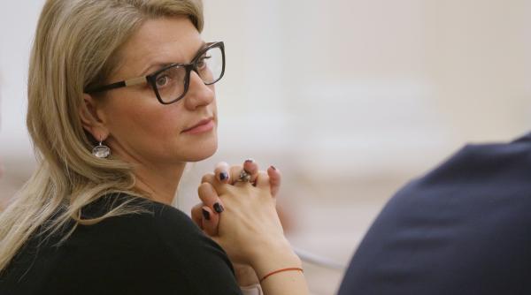 alina gorghiu asa mare graba vineri noaptea sa fie depusa motiunea cu un text neconstitutional