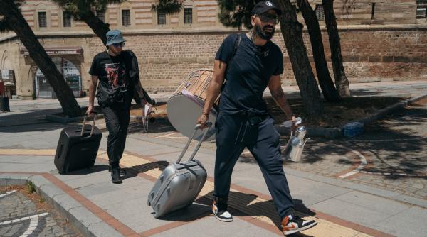 autostopul misiune imposibila pentru connect r si shift la asia express ni s a dublat dimensiunea picioarelor