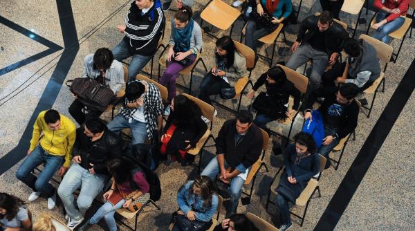 o instanta a anulat obligativitatea vaccinarii sau a testarii pentru cazarea in caminele universitare