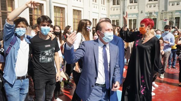 video deschiderea noului an scolar florin citu a cantat si a dansat la colegiul gheorghe lazar din capitala