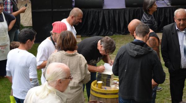 nimeni nu si a purtat porecla atat de mandru pe ulitele prafuite ale satului ca bunicul meu