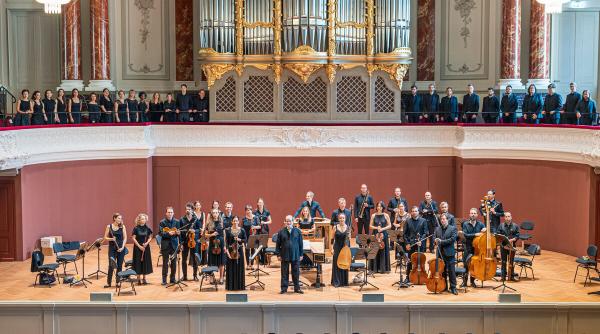 cel mai popular concert de muzica contemporana la festivalul enescu 2021 ii prezinta pe basistul avishai cohen si dirijorul john axelrod impreuna cu alti mari muzicieni