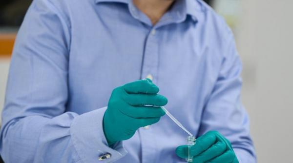 mirosul de masina noua