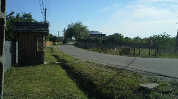 autoritatile din arges isi bat joc de trei sate 8 kilometri pana la prima statie de autobuz