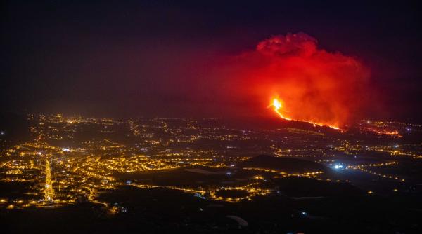 un nor toxic provocat de eruptia vulcanului din la palma va traversa astazi romania