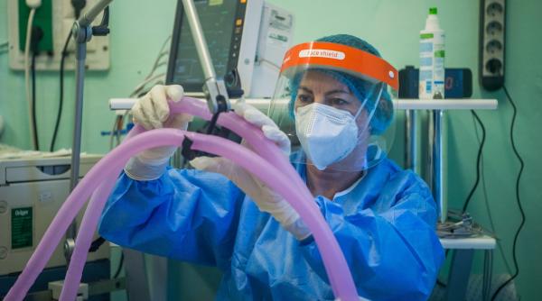 cel mai mare risc pentru dezvoltarea de simptome grave ale infectiei cu covid 19 poate provoca si decesul