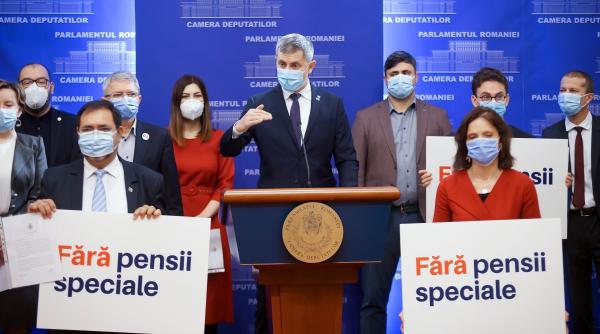 in timp ce guvernul pnl arunca in primari cu bani usr plus in bloc vrea sa i lase pe alesi fara pensii