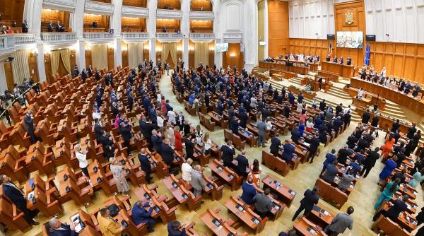 parlamentul romaniei a votat motiunea de cenzura este oficial guvernul citu intra in istorie