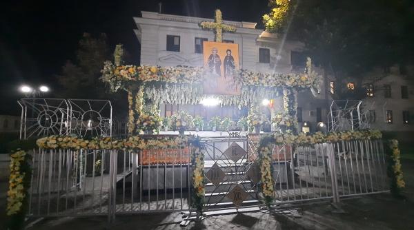 racla cu moastele sf parascheva a fost scoasa din mitropolie urmeaza pelerinajul