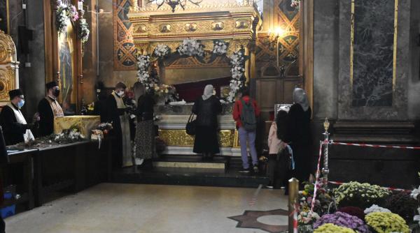 medic despre pelerinajul de la iasi stergem racla cu spirt dar le interzicem clericilor vaccinul