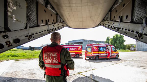 video mapn patru pacienti cu covid in stare grava transportati de la bucuresti la oradea cu o aeronava militara