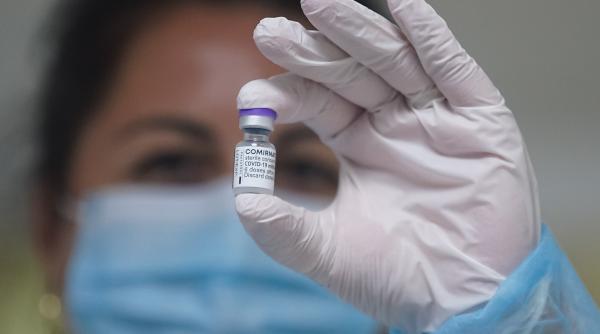 pfizer negociaza contracte cu guvernele lumii de pe pozitie de forta