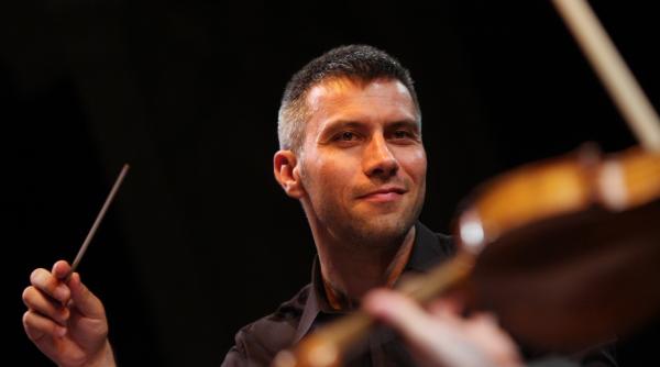 dirijorul tiberiu soare si violoncelistul razvan suma vor fi aplaudati pe scena salii radio