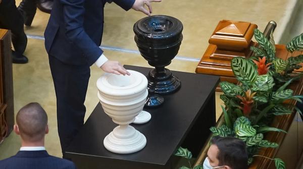 generalul ciuca se prezinta in fata parlamentului cu un deficit de 84 de voturi liderul udmr vorbeste despre anticipate