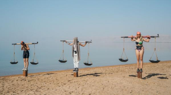 asia express drumul imparatilor lider de piata cu peste 1 4 milioane de telespectatori diseara jocul de amuleta se desfasoara in cel mai jos punct de pe uscat pe malul marii moarte