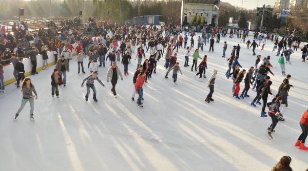 surpriza de craciun pentru brasoveni patinoar gratuit in centrul orasului