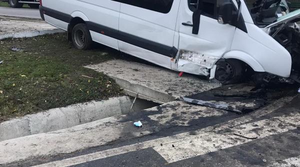 microbuz scapat de sub control in olt zece persoane au ajuns la spital