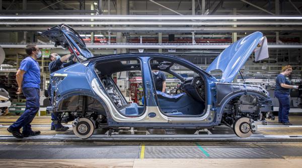 cat polueaza fabricarea unei electrice