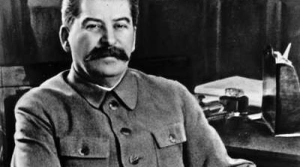 de ce au plans oamenii simpli stand la cozi interminabile pentru a aduce ultimul omagiu lui iosif stalin