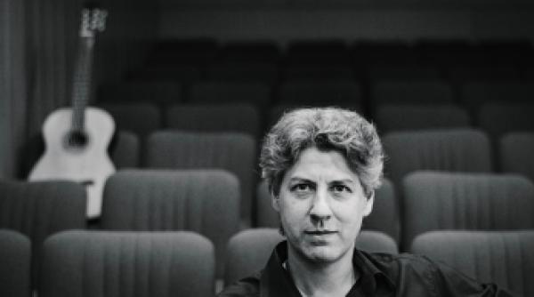 chitaristul grec thanos mitsalas in concert la cea de a xi a editie a festivalului international propatria tinere talente romanesti