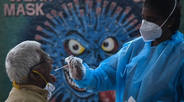 risc de 3 ori mai mare de reinfectare cu omicron