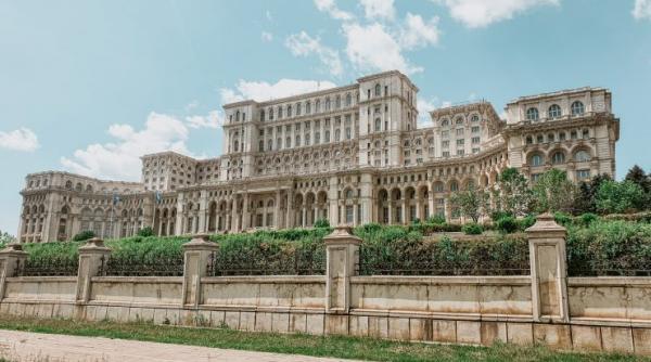 lucrarile pentru refacerea fatadelor din piatra naturala de la palatul parlamentului si legaturi interesante cu lumea politica