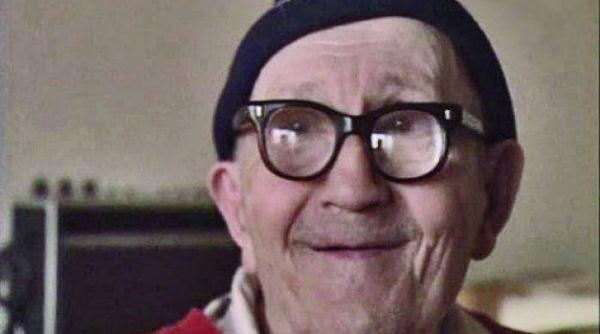 petre tutea filosoful cu fes care face furori pe facebook