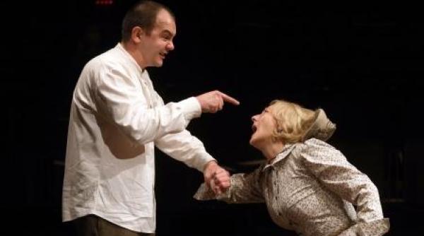 la tnb o montare electrizanta un text extraordinar si un tandem actoricesc de zile mari amalia ciolan si andrei hutuleac premiera la sfarsit de an la tnb noaptea lui helver de ingmar villqist