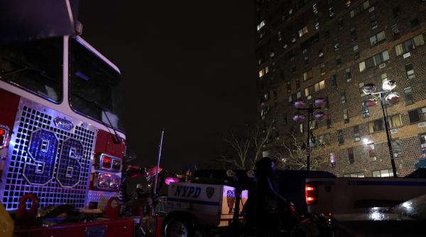 incendiu devastator intr un bloc din bronx new york 19 persoane au murit intre care 9 copii