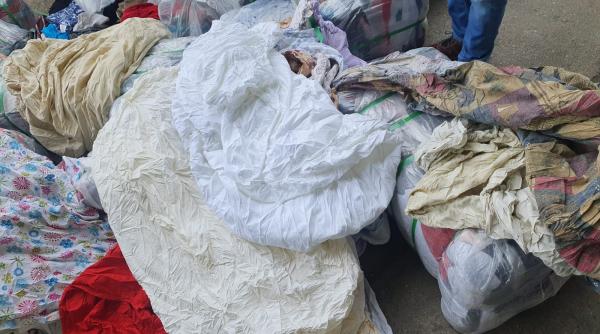 cadou venit din canada 3 containere cu zdrente