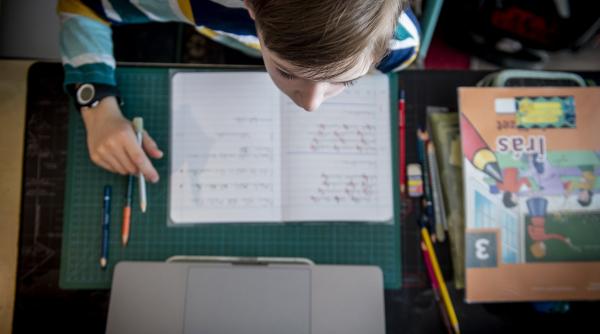 elevii pot deveni victimele profesorilor abuzivi