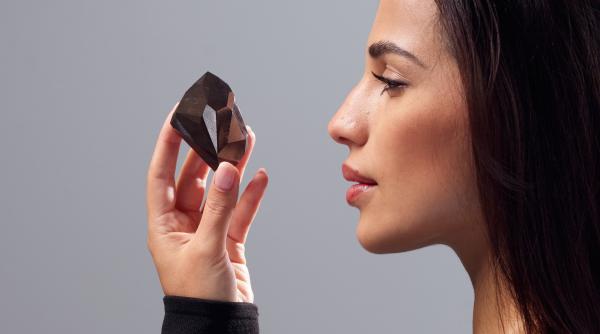 cel mai mare diamant negru din lume va fi scos la licitatie care este valoarea acestuia