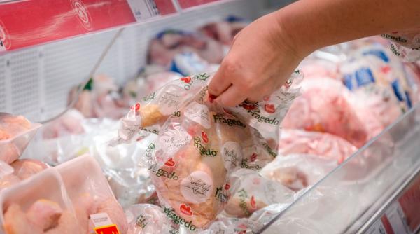 un mare retailer retrage de la comercializare produse de pui cu salmonella