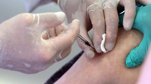 doza booster a vaccinului protectie de 95 in fata decesului la cei de peste 50 de ani