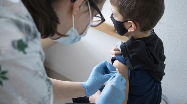 peste 1 100 de copii vaccinati in primele zile
