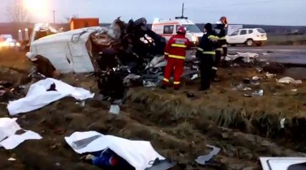 Tragedie pe DN28 Iaşi-Târgu Frumos. Şapte persoane au murit, iar altele trei sunt la spital