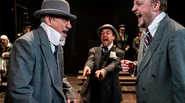 premiera la iasi domnul vulpe o comedie savuroasa de la creatorul celebrului serial m a s h