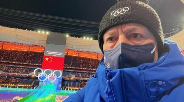 cine a fost oficialul care i a salutat pe sportivii romani la jocurile olimpice de iarna