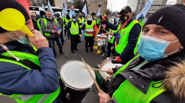 greva la guvern sindicatele din industria aluminiului vor protesta saptamana viitoare in fata palatului victoria
