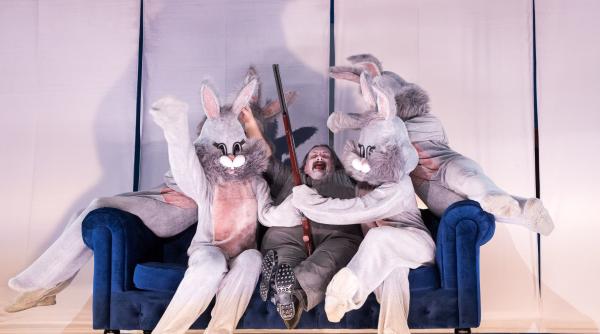 proaspat premiata opera junk revine la intalnirea cu spectatorii