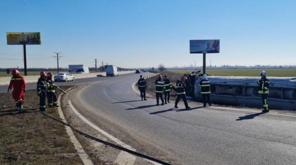 accident periculos la ploiesti o cisterna s a rasturnat combustibilul curge pe sosea