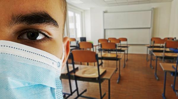 ancheta la o scoala din cluj un profesor ar fi batut cu pumnii si picioarele un elev