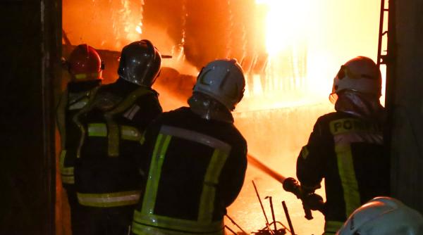 incendiu de proportii la jilava flacarile s au extins pe 2 500 de metri patrati