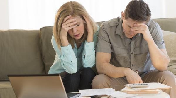 pretul gazelor scumpit lunar sub privirile ingaduitoare ale autoritatilor